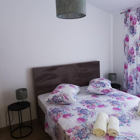 Apartments Triton Rogoznica  Eksteriør bilde